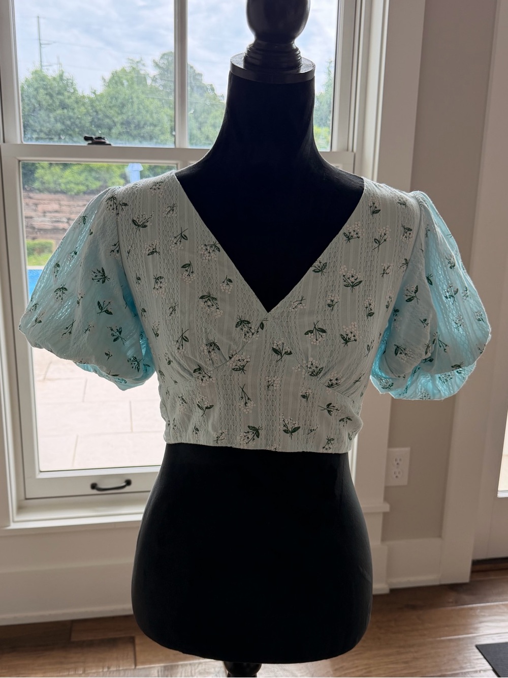 Altar'd State Light Blue Floral Puff-Sleeve Crop Top